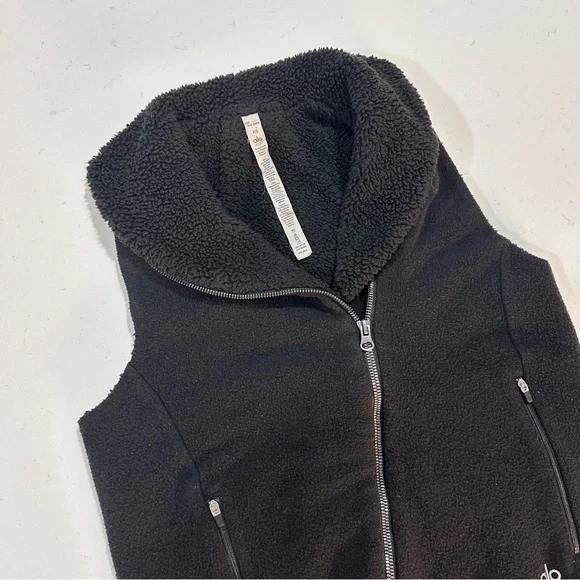 Alo Yoga Asymmetrical Zip Fleece Lined Vest - Size XS - Picture 4 of 7